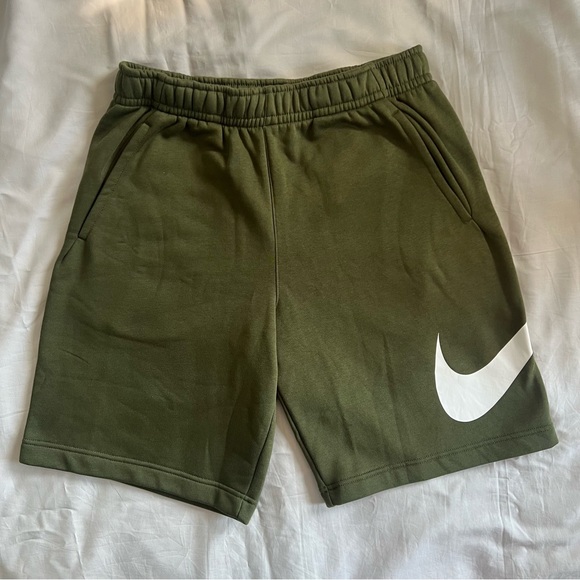 Men's Nike Sportswear Shorts - Picture 2 of 13